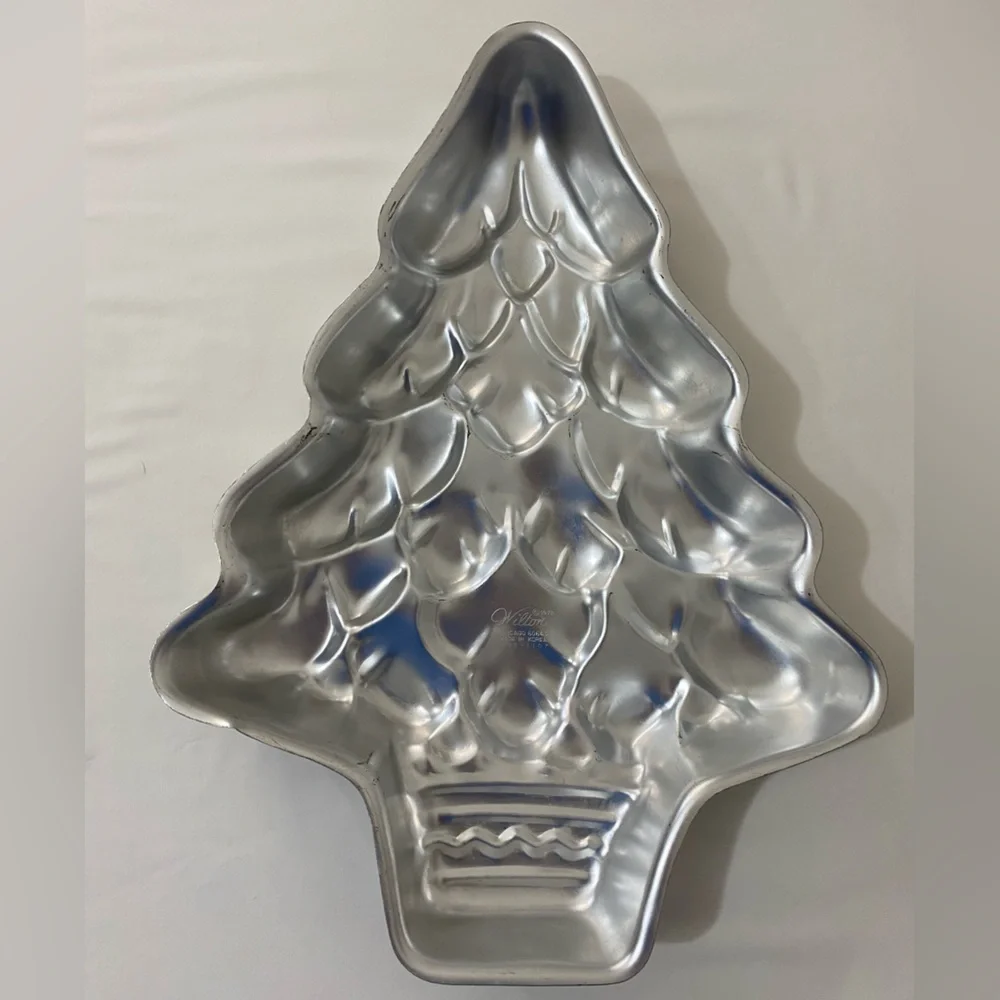 Vintage 1972 Wilton Treeliteful Christmas Cake Pan Holiday Nostalgia Decorated